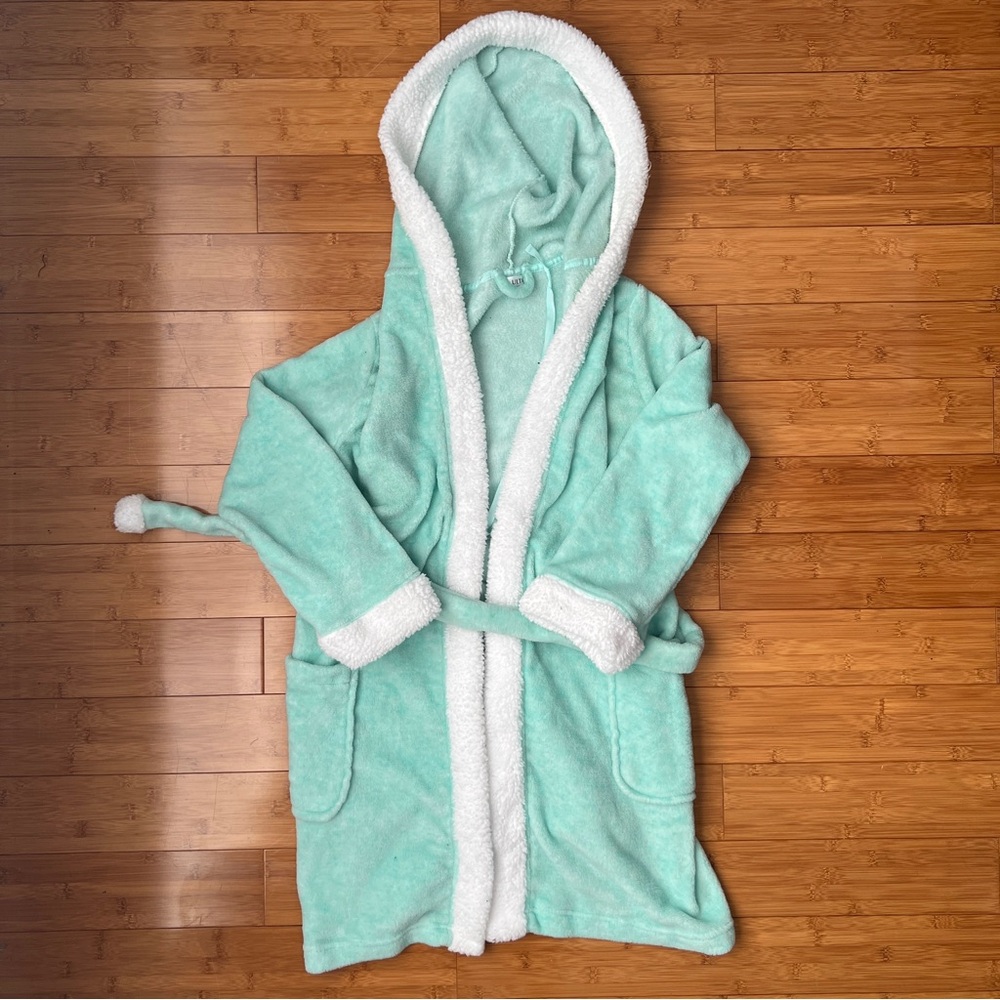Ulta Beauty Preowned Plush Hooded Robe